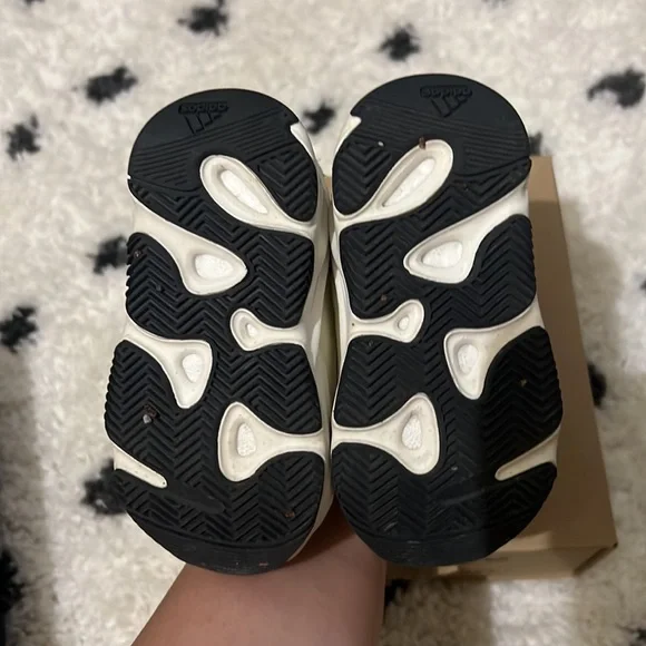 Toddler yeezy 700 - Picture 2 of 4